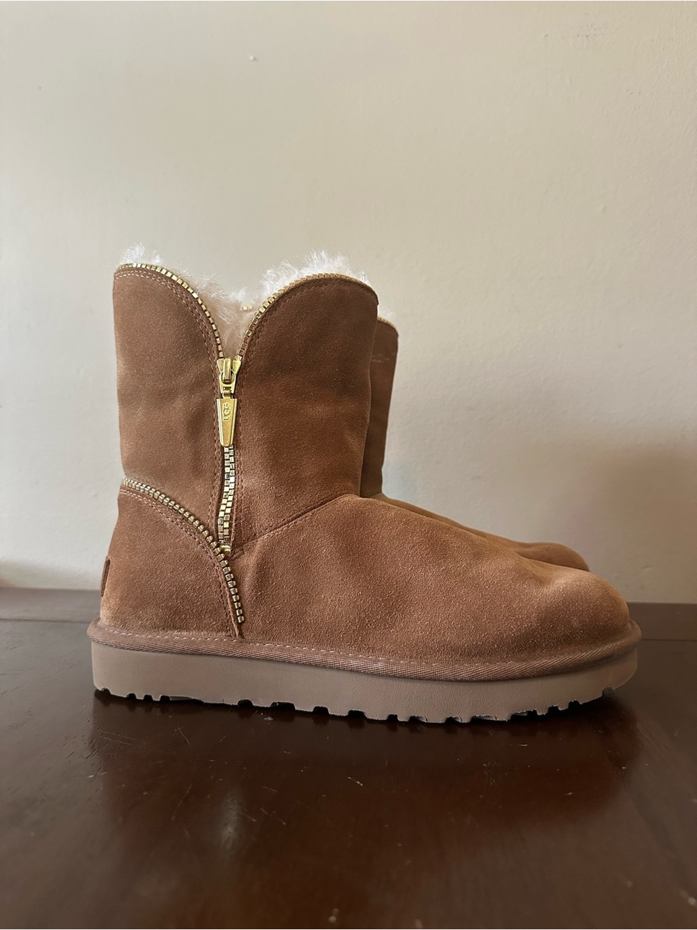 NWOT Ugg Florence Cozy Suede Shearling Zip Boot in Chestnut, Sz 9